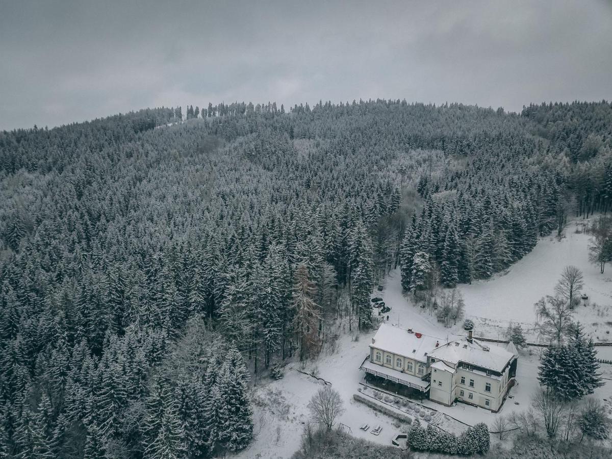 Hotel Zamecek Janovicky Broumov Exteriör bild